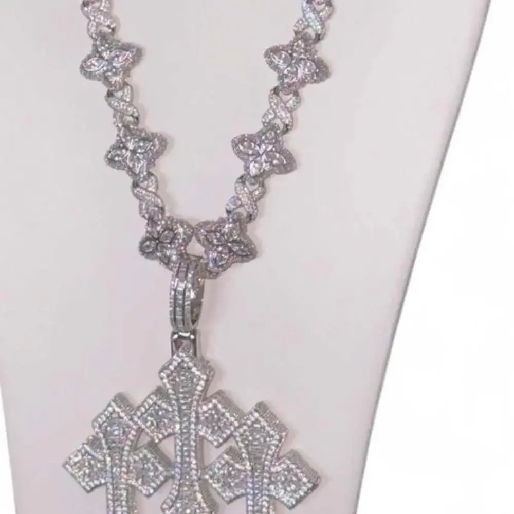 Iced Out Clover Link Triple 3749